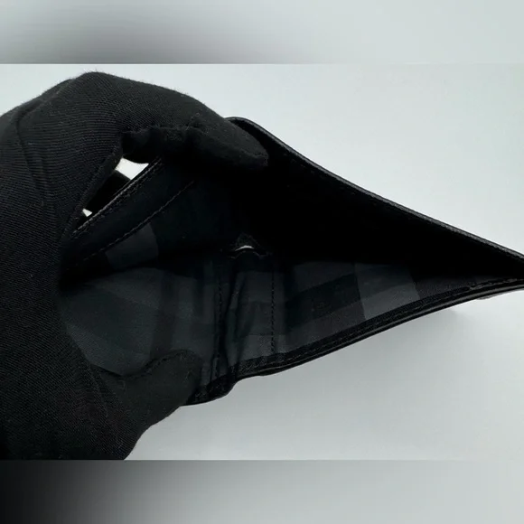 Men’s Wallet Bundle | Gucci, Burberry, Louis Vuitton and Tumi | Good Condition - Picture 5 of 13